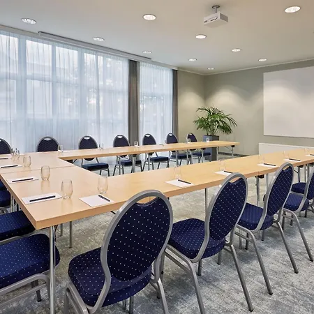 Courtyard By Marriott Dortmund-3