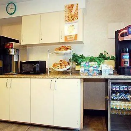 Econo Lodge Denver International Airport-3