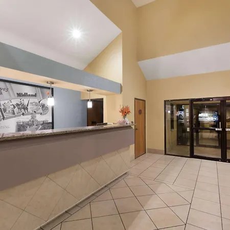 Super 8 By Wyndham Midland-3