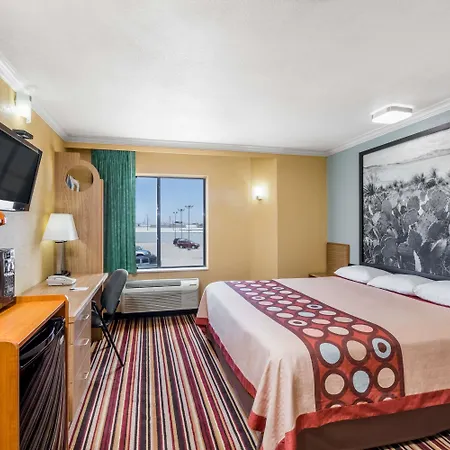 Super 8 By Wyndham Midland-2