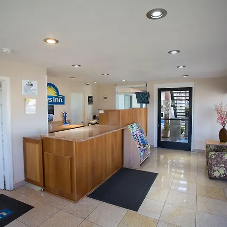 Days Inn By Wyndham Oceanside-3