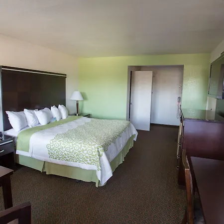 Days Inn By Wyndham Oceanside-2