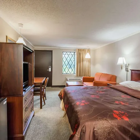 Knights Inn Farmington Hills-2