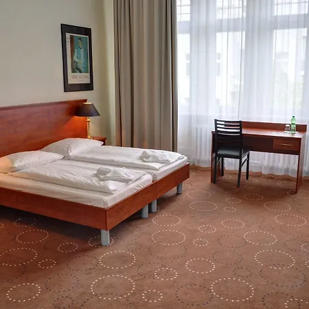 Selina Berlin West-3