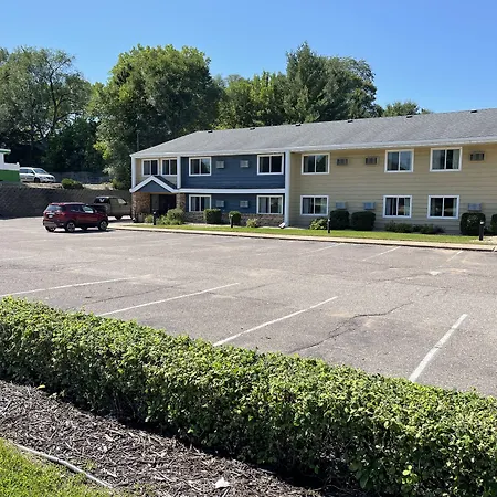Nichols Inn & Suites-3