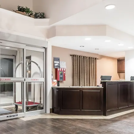 Days Inn & Suites By Wyndham Dallas-2