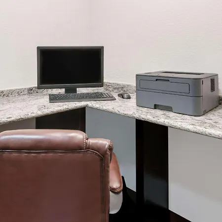 Days Inn & Suites By Wyndham Dallas-3