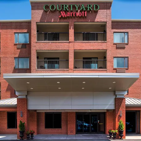 Courtyard Worcester-2