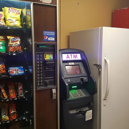 Super 8 By Wyndham Minot Airport-2