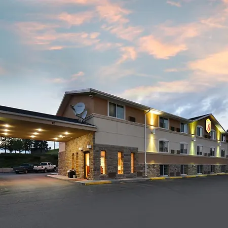 Super 8 By Wyndham Minot Airport-3