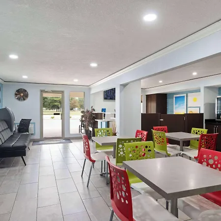 Days Inn By Wyndham Miami-2