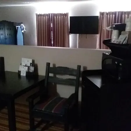 Super 8 By Wyndham Taos-2