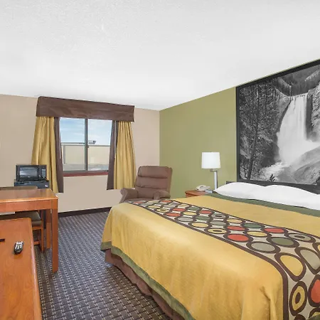 Super 8 By Wyndham Riverton-3