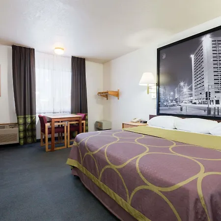 Super 8 By Wyndham Bernalillo-3