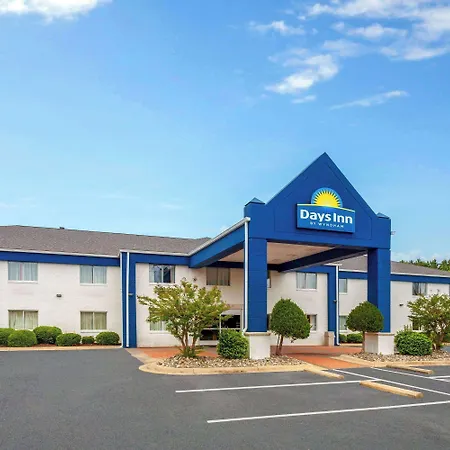 Days Inn & Suites By Wyndham Siler City-2