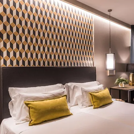 Up Rooms Vic Hotel-2