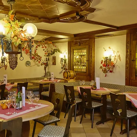 Flair Hotel Weinstube Lochner-2