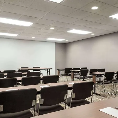 Hampton Inn & Suites Springfield-2