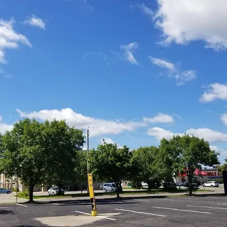 Super 8 By Wyndham St. Cloud-2