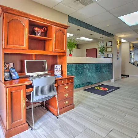 Super 8 By Wyndham Waterloo-2