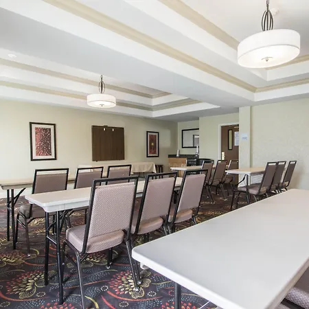 Holiday Inn Express & Suites Cullman-3