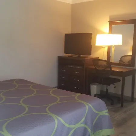 Super 8 By Wyndham Los Angeles-Culver City Area-2