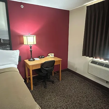 Super 8 By Wyndham West Branch-2