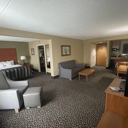 Wingate By Wyndham Little Rock-2