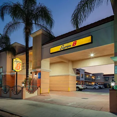 Super 8 By Wyndham North Hollywood-2
