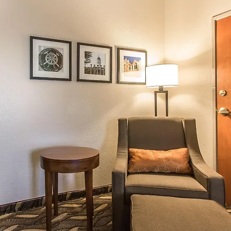 Comfort Suites Rolla-3