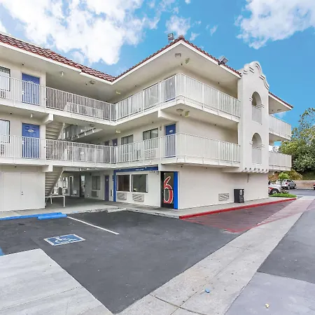 Hotel B5 -Watsonville-3