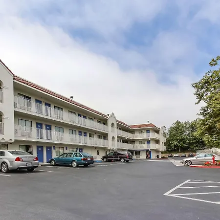 Hotel B5 -Watsonville-2