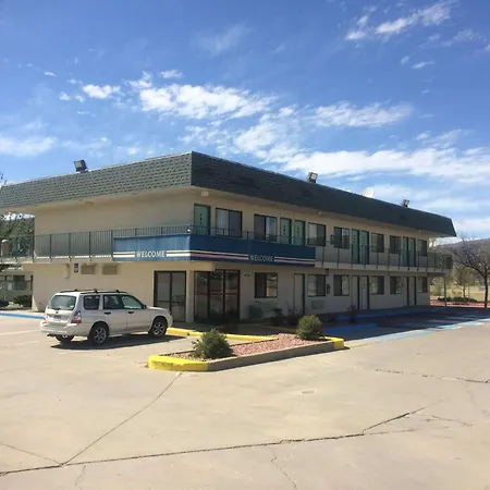 Travelodge By Wyndham Raton-2
