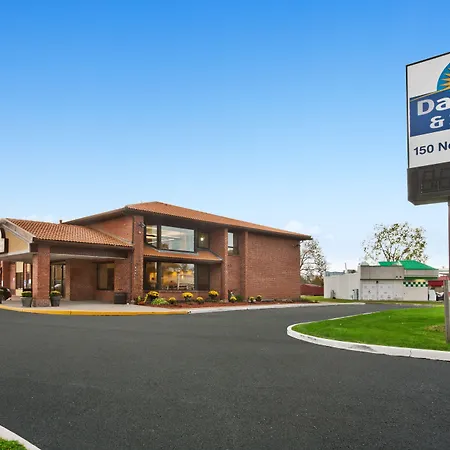 Days Inn By Wyndham Utica-2