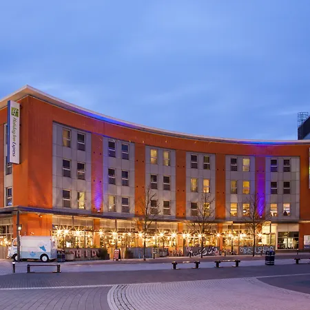 Holiday Inn Express Portsmouth Gunwharf Quays By Ihg-3