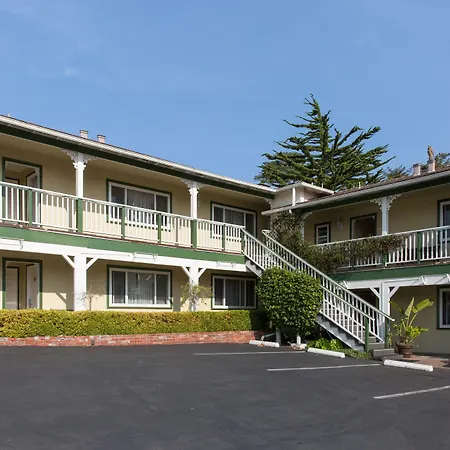 Carmel Inn & Suites-3