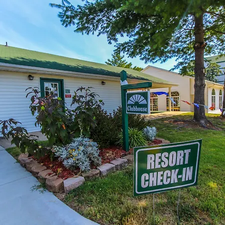 Surrey'S Carriage Place Resort-2