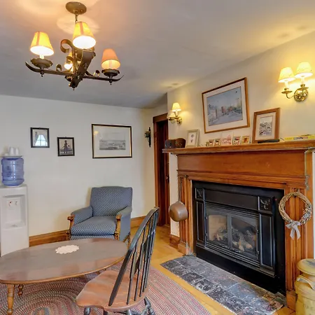 Melville House Newport-2