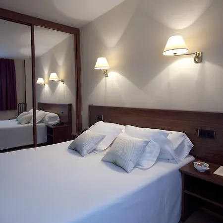 Hotel y Apartamentos Arias-2