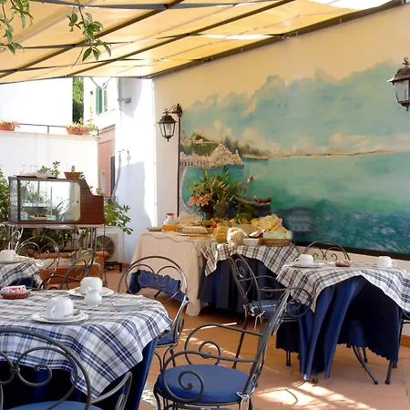 Hotel Antica Repubblica In The Historical Center 2 Minutes Away,At 170Mt, From The Sea-3