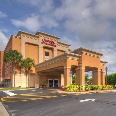 Hampton Inn & Suites Cape Coral / Fort Myers-3