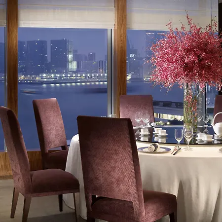 Four Seasons Hotel Hong Kong-2