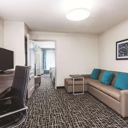La Quinta Inn & Suites By Wyndham Covington-3