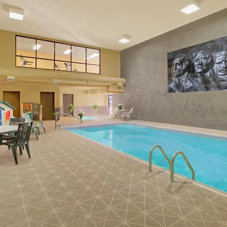 Rushmore Express & Suites-3