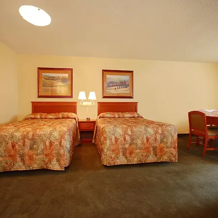 Econo Lodge Inn & Suites Kearney South-3