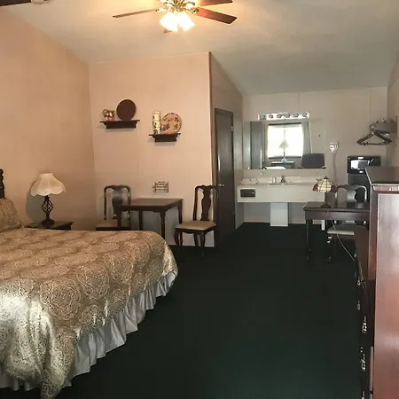 Longhouse Lodge Motel-2