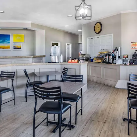 Days Inn & Suites By Wyndham Huntsville-3