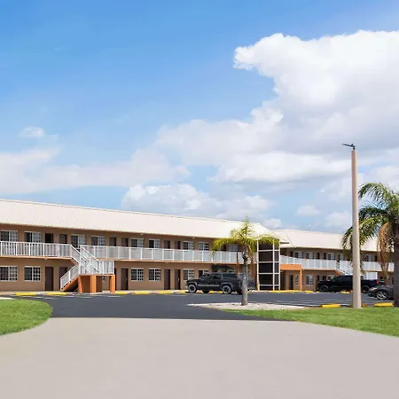 Travelodge Suites By Wyndham Lake Okeechobee-2