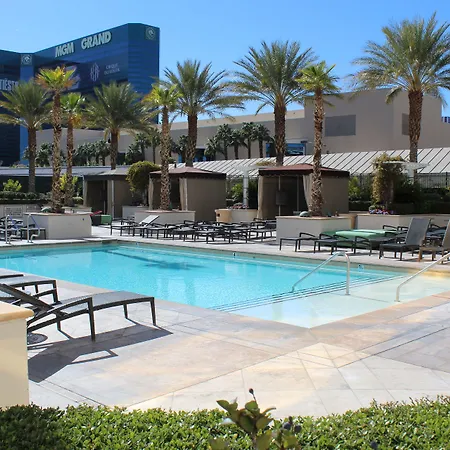 Luxury Suites International At The Signature-2