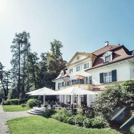 Biohotel Schlossgut Oberambach-2